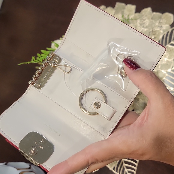 New and Authentic Salvatore Ferragamo key case - Picture 5 of 8